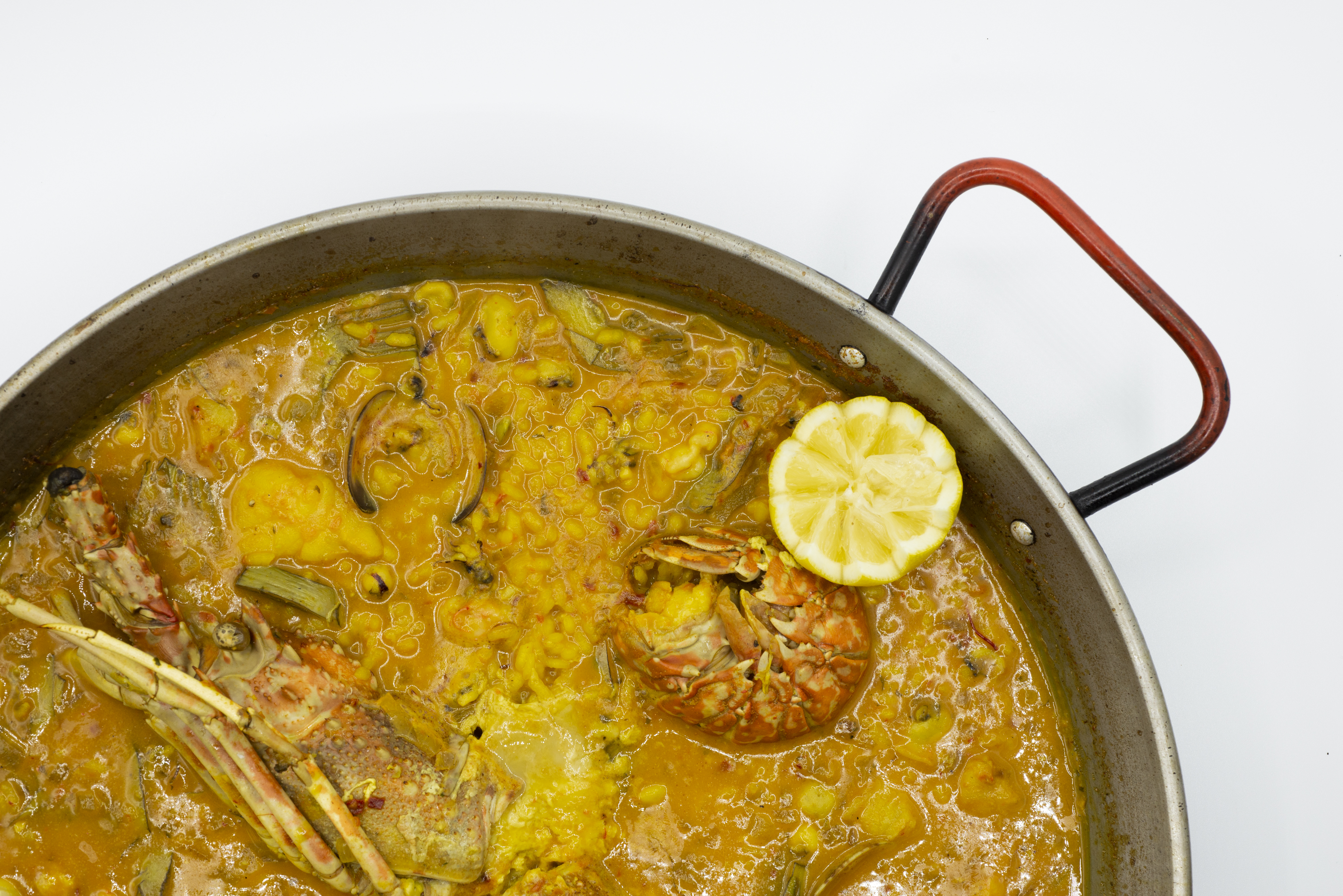 Puerto pesquero al atardecer